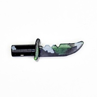 Боевой нож черно-зеленый камуфляж