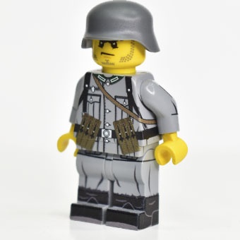 Немецкий солдат с подсумками MP-40 принты 360 Светло-серый