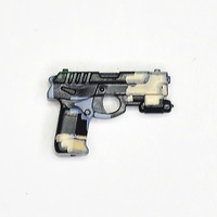 Пистолет Glock с лазерным целеуказателем. черно-зеленый камуфляж