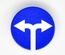 Tile 2 x 2 Round с изображением "Знак Движение направо или налево"