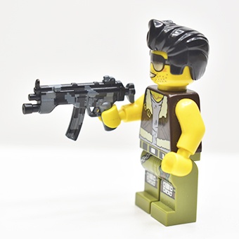 Пистолет-пулемет MP5 с фонарем черно-серый камуфляж