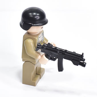 Пистолет-пулемет MP5 с фонарем